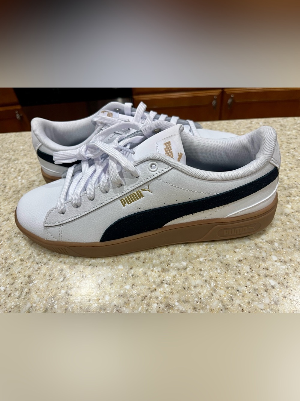 PUMA Vikky V3 Sneakers in white/black Size 6